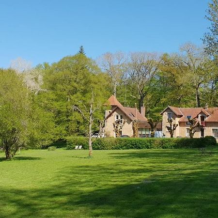 Gite Dans Un Domaine Historique Шеврьоз Екстериор снимка