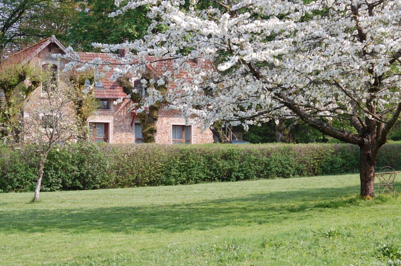 Gite Dans Un Domaine Historique Шеврьоз Екстериор снимка