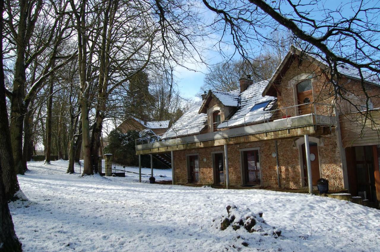 Gite Dans Un Domaine Historique Шеврьоз Екстериор снимка
