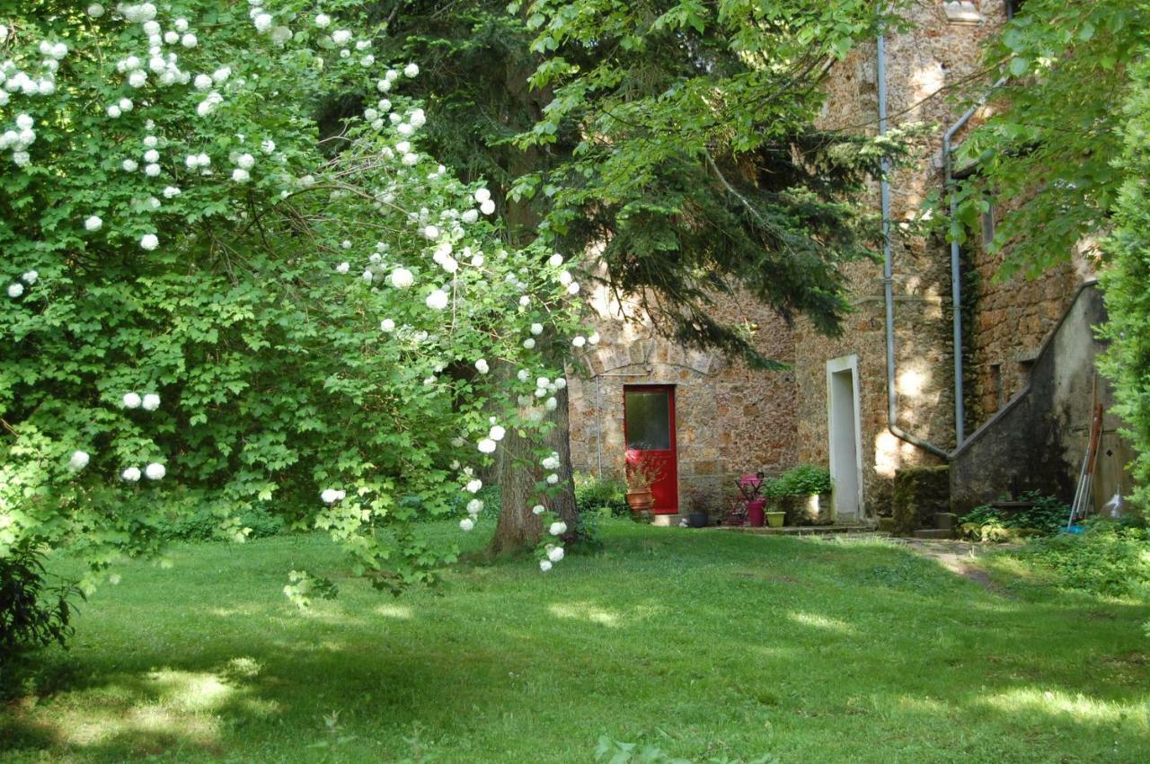 Gite Dans Un Domaine Historique Шеврьоз Екстериор снимка